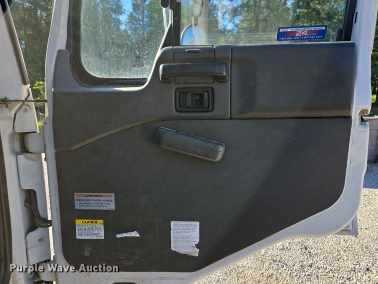 image for item EC1140 2010 Elgin Crosswind UD3300 street sweeper truck