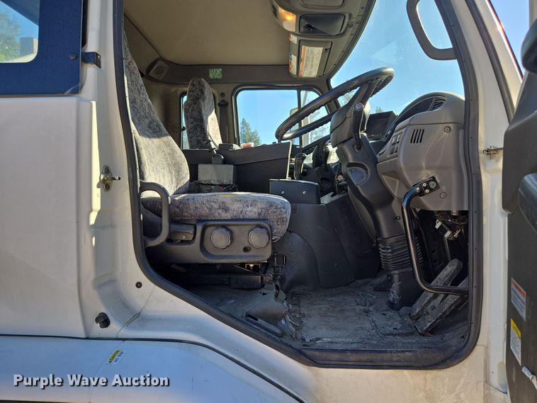 image for item EC1140 2010 Elgin Crosswind UD3300 street sweeper truck