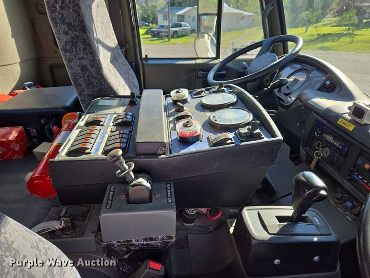 image for item EC1140 2010 Elgin Crosswind UD3300 street sweeper truck