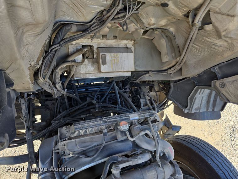 image for item EC1140 2010 Elgin Crosswind UD3300 street sweeper truck