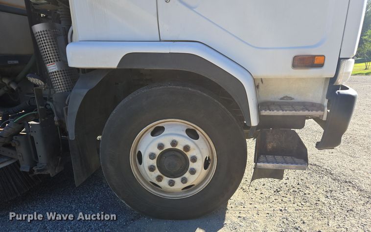 image for item EC1140 2010 Elgin Crosswind UD3300 street sweeper truck