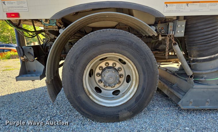 image for item EC1140 2010 Elgin Crosswind UD3300 street sweeper truck