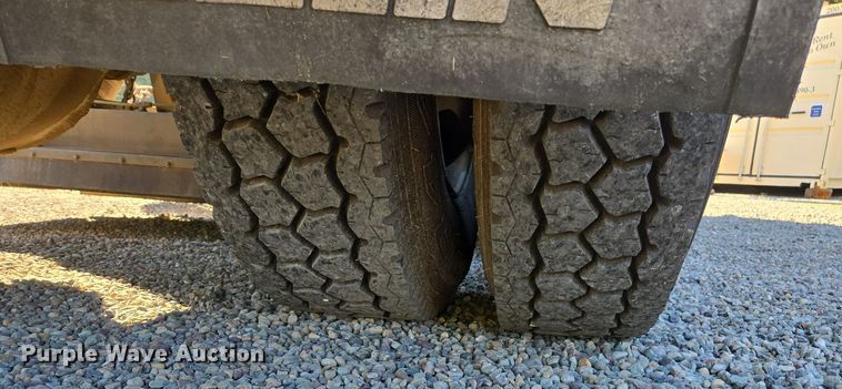 image for item EC1140 2010 Elgin Crosswind UD3300 street sweeper truck