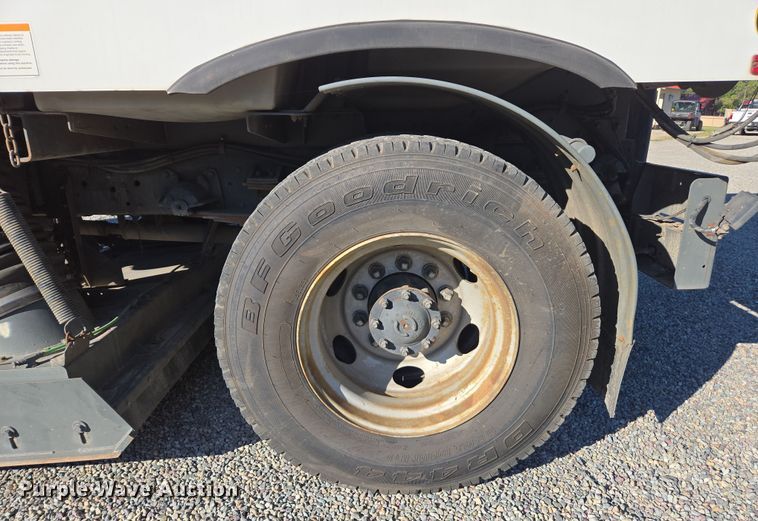 image for item EC1140 2010 Elgin Crosswind UD3300 street sweeper truck