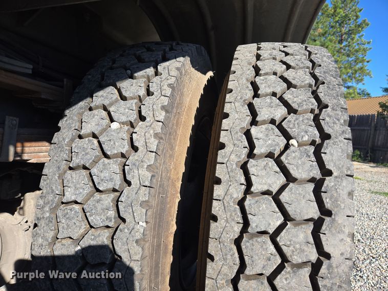 image for item EC1140 2010 Elgin Crosswind UD3300 street sweeper truck