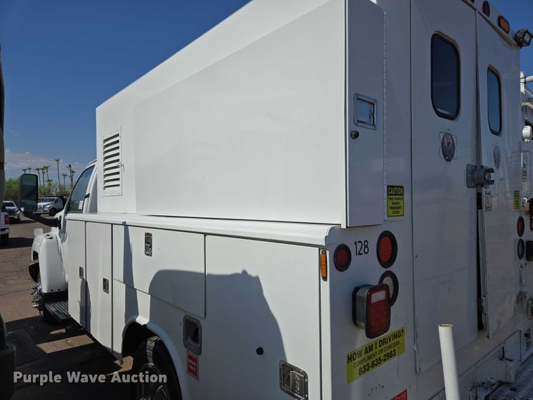 image for item EC3452 2009 Chevrolet C4 utility / service truck