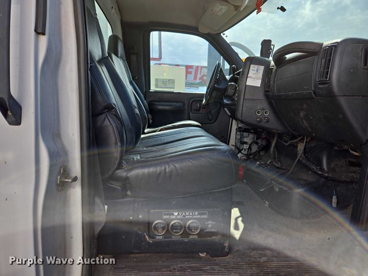 image for item EC3452 2009 Chevrolet C4 utility / service truck