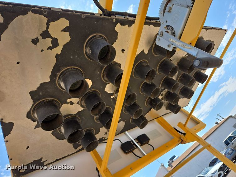 image for item EC3748 Arrow board trailer 