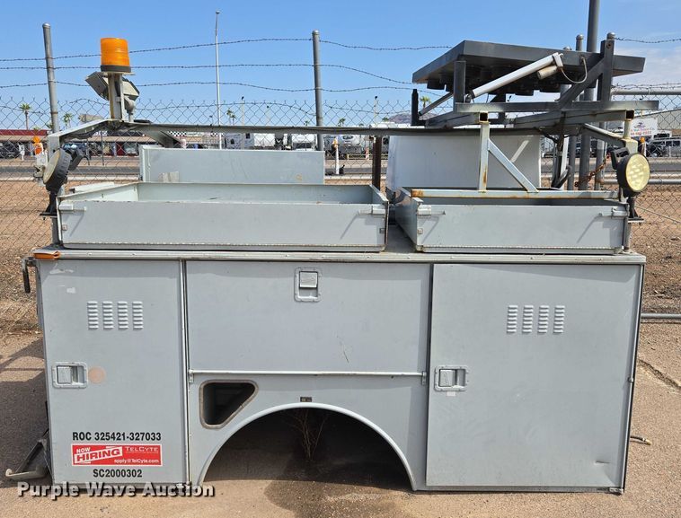 image for item EC3751 2006 Steelweld pickup truck utility bed