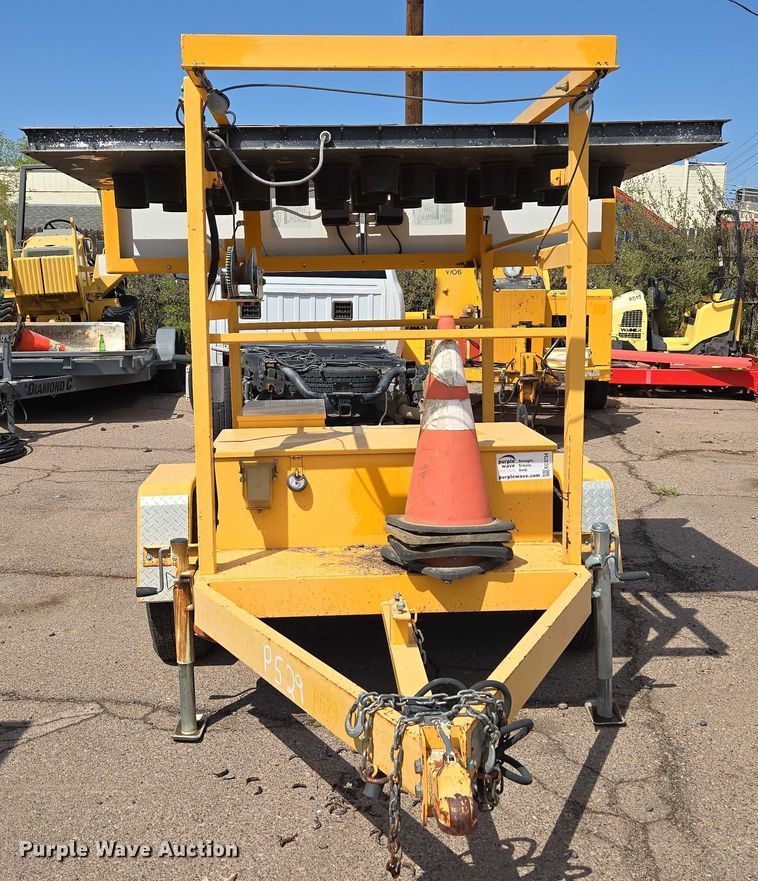 image for item EC3754 Arrow board trailer