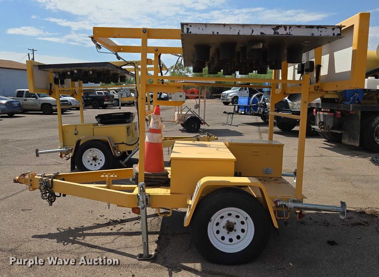 image for item EC3754 Arrow board trailer