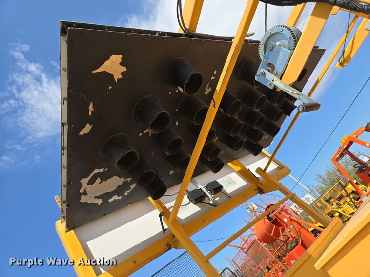 image for item EC3754 Arrow board trailer