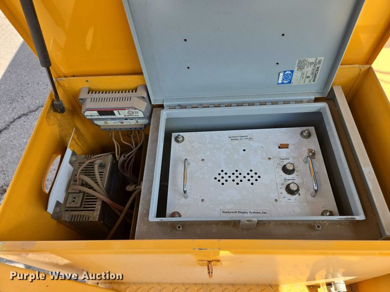 image for item EC3754 Arrow board trailer