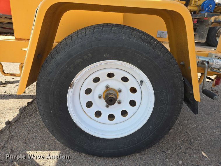 image for item EC3754 Arrow board trailer