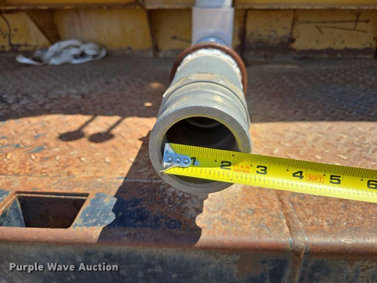 image for item EC3762 2001 International 4700 flatbed truck