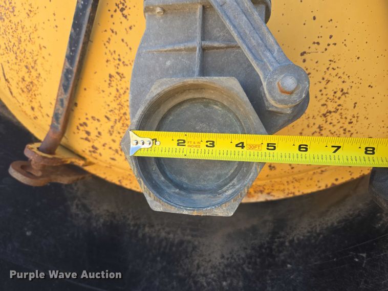 image for item EC3762 2001 International 4700 flatbed truck