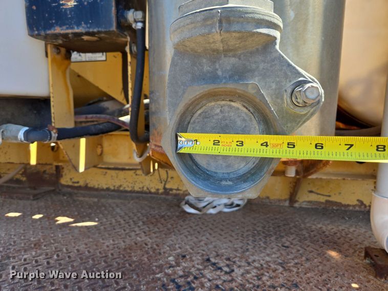 image for item EC3762 2001 International 4700 flatbed truck