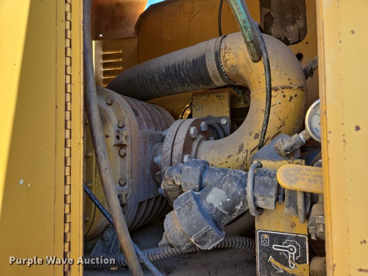 image for item EC3762 2001 International 4700 flatbed truck