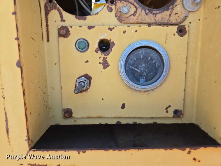 image for item EC3762 2001 International 4700 flatbed truck