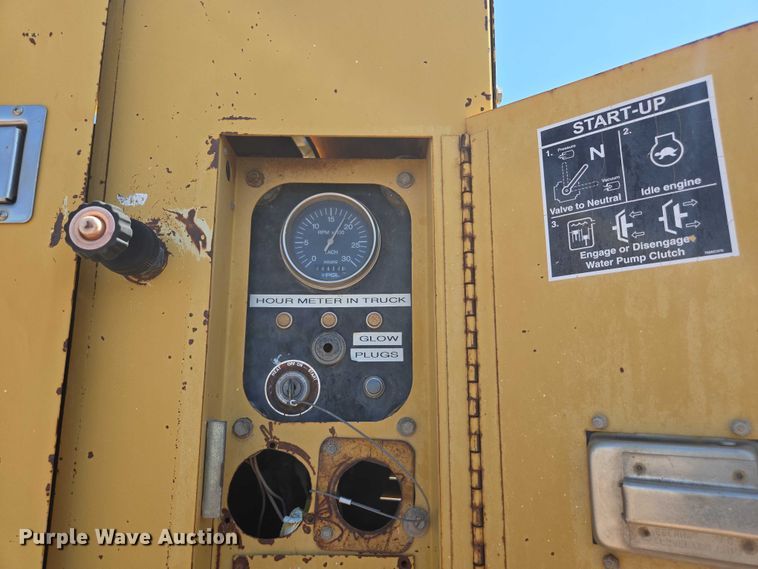 image for item EC3762 2001 International 4700 flatbed truck