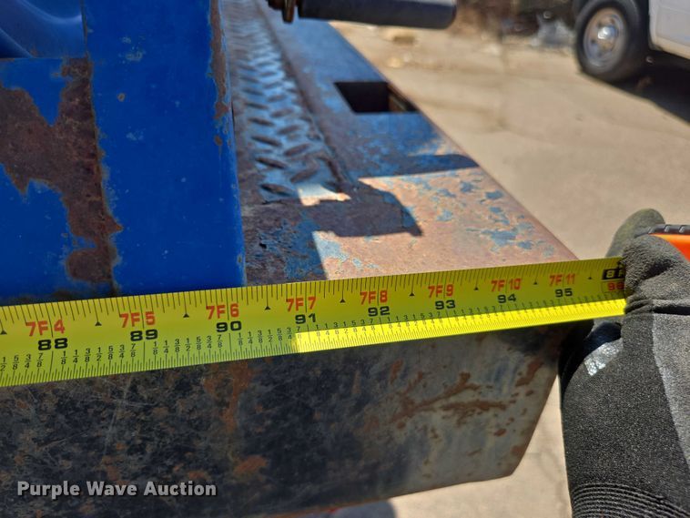 image for item EC3762 2001 International 4700 flatbed truck