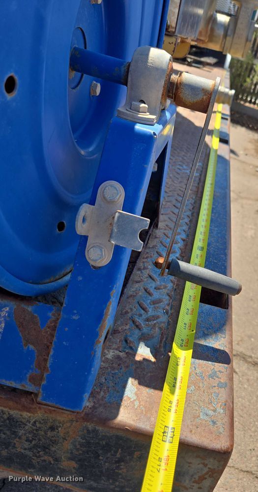 image for item EC3762 2001 International 4700 flatbed truck