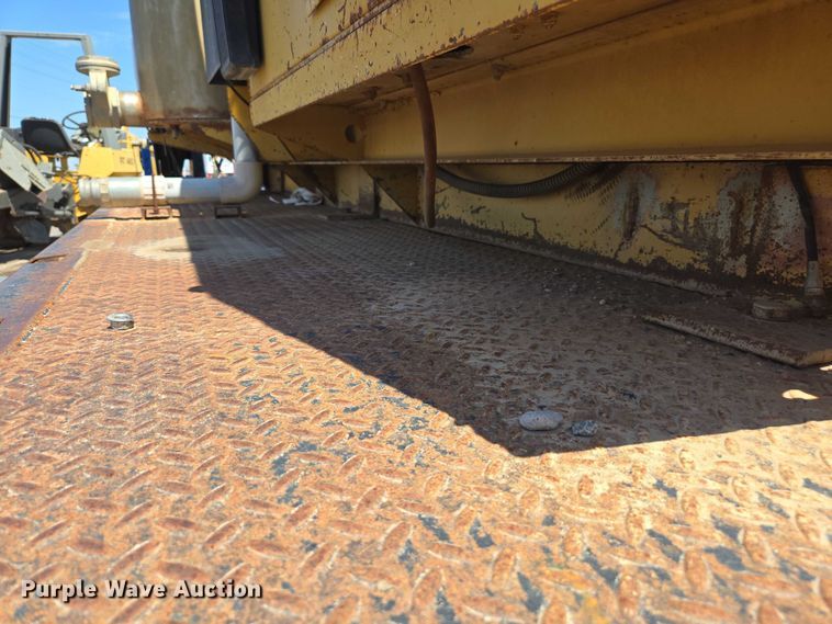 image for item EC3762 2001 International 4700 flatbed truck