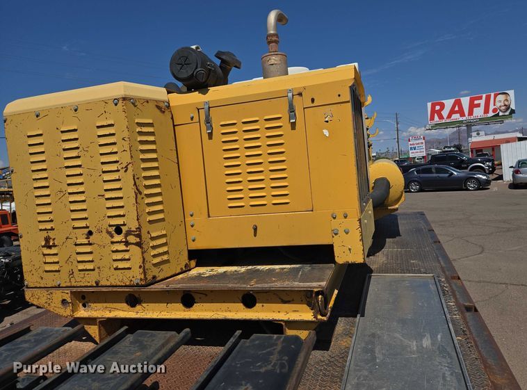 image for item EC3762 2001 International 4700 flatbed truck