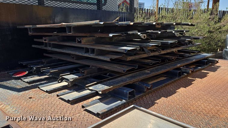 image for item EC3762 2001 International 4700 flatbed truck