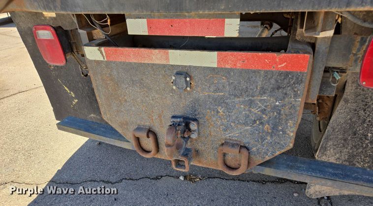 image for item EC3762 2001 International 4700 flatbed truck