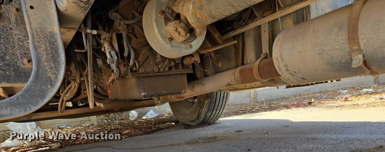 image for item EC3762 2001 International 4700 flatbed truck