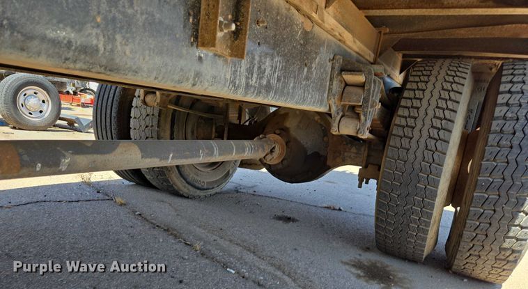 image for item EC3762 2001 International 4700 flatbed truck