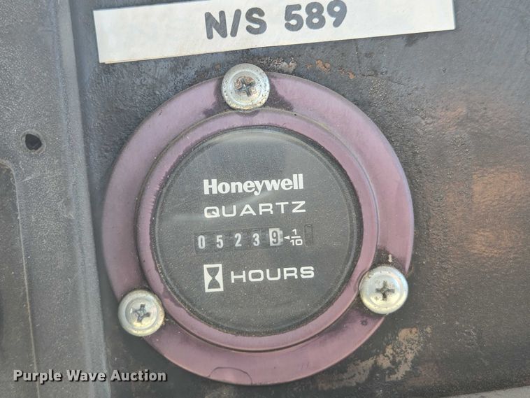 image for item EC3762 2001 International 4700 flatbed truck