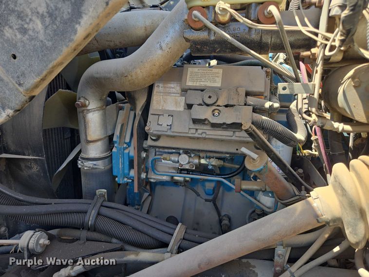 image for item EC3762 2001 International 4700 flatbed truck