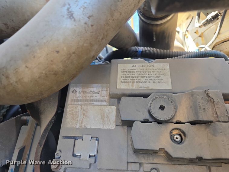 image for item EC3762 2001 International 4700 flatbed truck