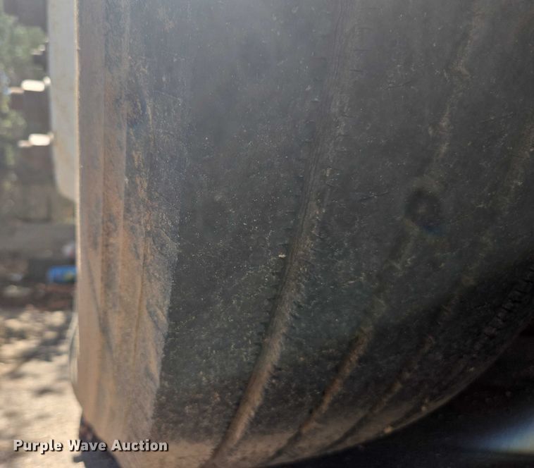 image for item EC3762 2001 International 4700 flatbed truck