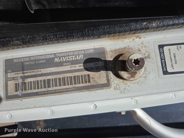 image for item EC3762 2001 International 4700 flatbed truck