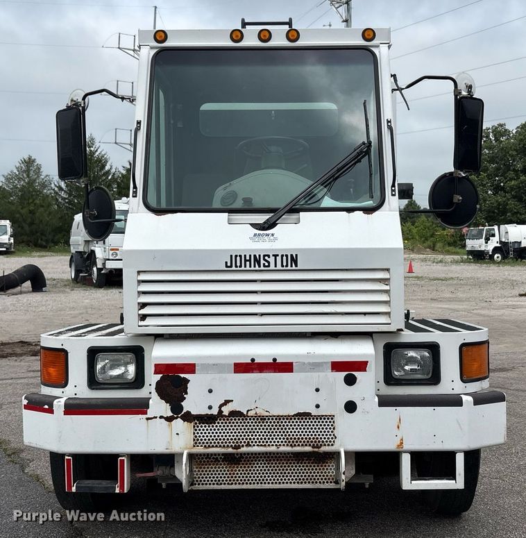 image for item EC4364 2003 Johnston  4000 street sweeper