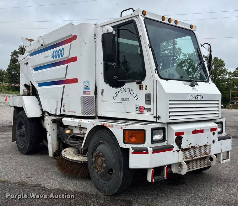 image for item EC4364 2003 Johnston  4000 street sweeper