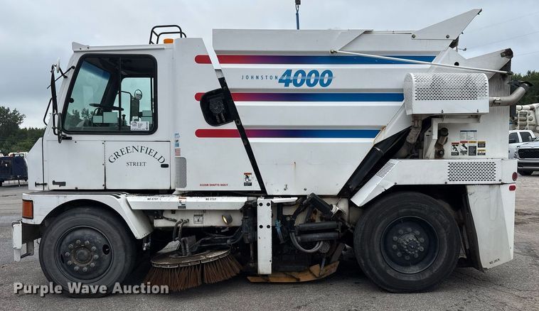 image for item EC4364 2003 Johnston  4000 street sweeper