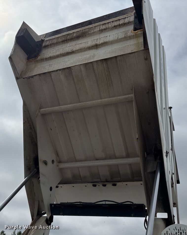 image for item EC4364 2003 Johnston  4000 street sweeper