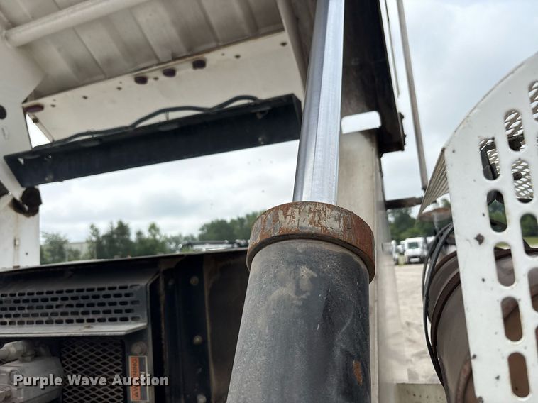 image for item EC4364 2003 Johnston  4000 street sweeper