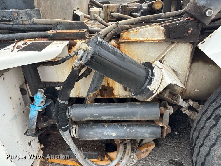 image for item EC4364 2003 Johnston  4000 street sweeper