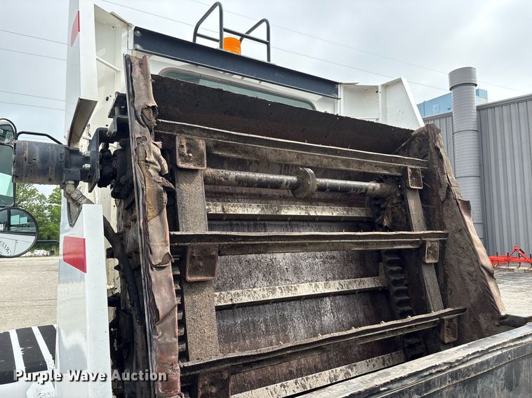 image for item EC4364 2003 Johnston  4000 street sweeper