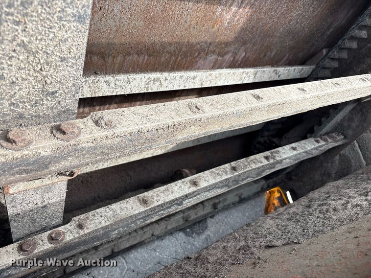 image for item EC4364 2003 Johnston  4000 street sweeper