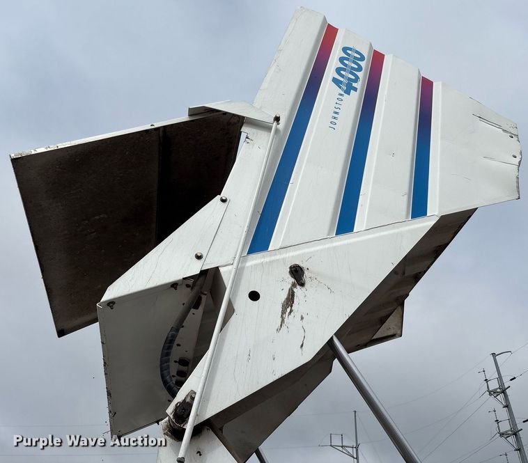 image for item EC4364 2003 Johnston  4000 street sweeper