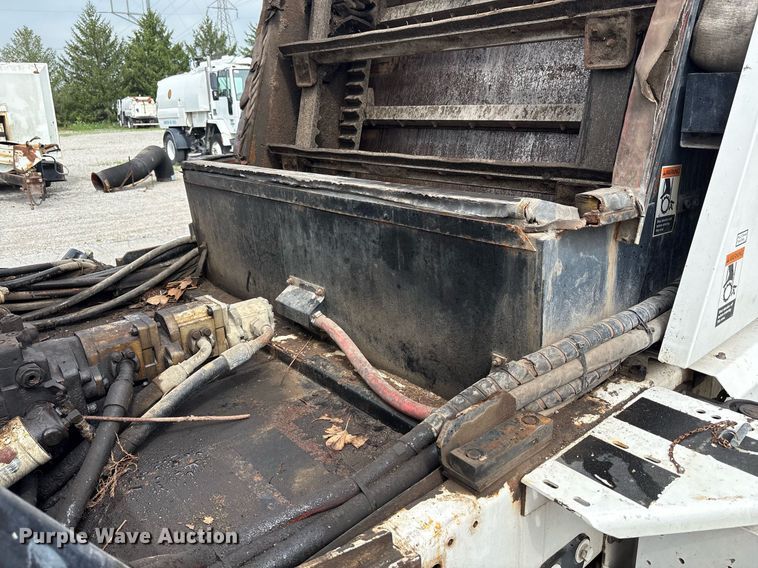 image for item EC4364 2003 Johnston  4000 street sweeper