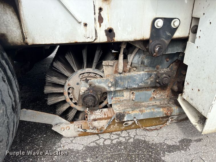 image for item EC4364 2003 Johnston  4000 street sweeper