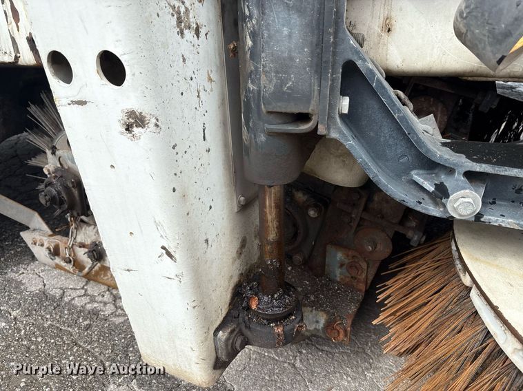 image for item EC4364 2003 Johnston  4000 street sweeper