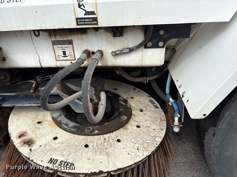 image for item EC4364 2003 Johnston  4000 street sweeper